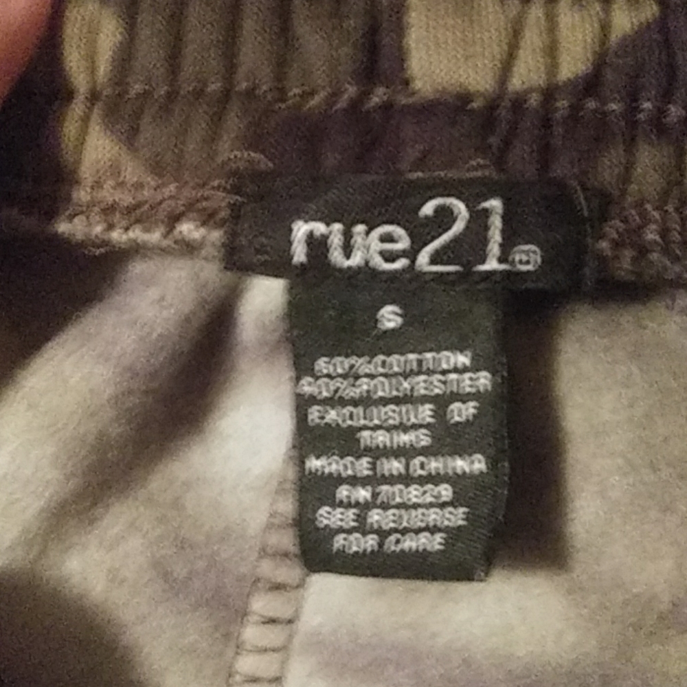 Rue 21 camo shorts - Picture 3 of 3